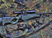 LOL决赛-夜雨中的火焰，阿克一击破僵，马赛粉碎黄潜防线