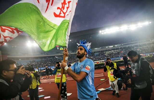 东欧球队展现出色表现,赢得球迷喝彩 东欧球队展现出色表现,赢得球迷喝彩