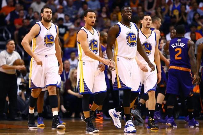 小牛队连场屠杀对手,勇攀西部榜首的简单介绍 小牛队连场屠杀对手,勇攀西部榜首的简单介绍