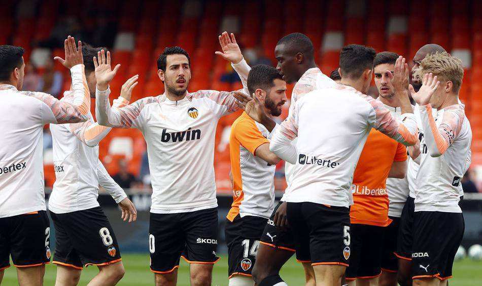 关于瓦伦西亚队员意外伤退，主教练急需调整阵容的信息