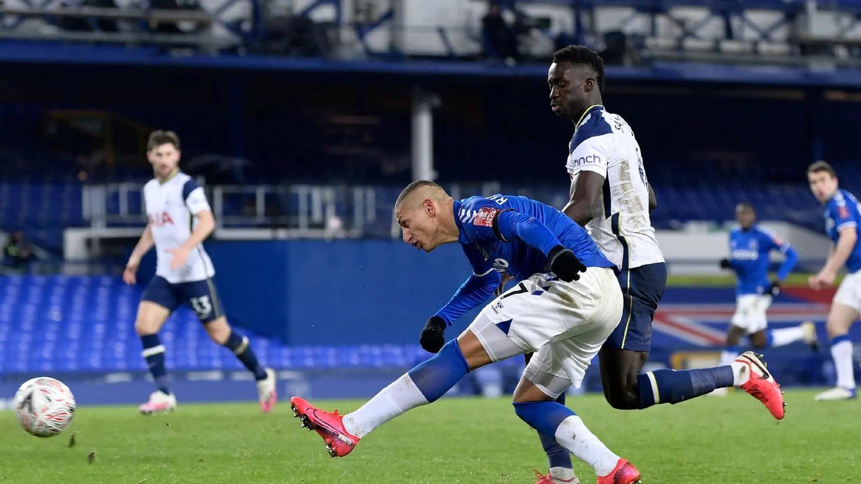 狼队主场-战平埃弗顿,车臣高富帅再破球荒的简单介绍 狼队主场-战平埃弗顿,车臣高富帅再破球荒的简单介绍