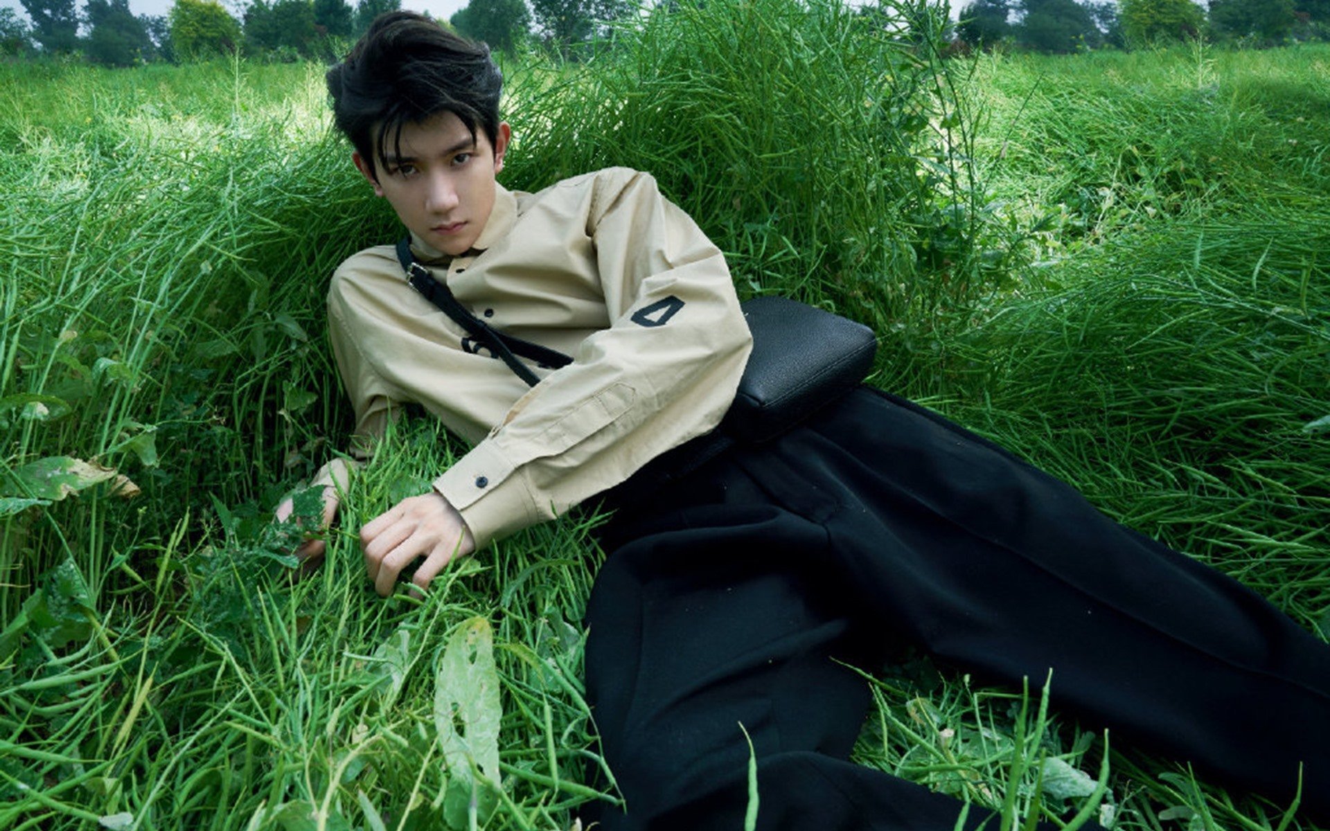 一瞬,当牙买加速度与日本意志在阿布扎比的夜幕下相撞