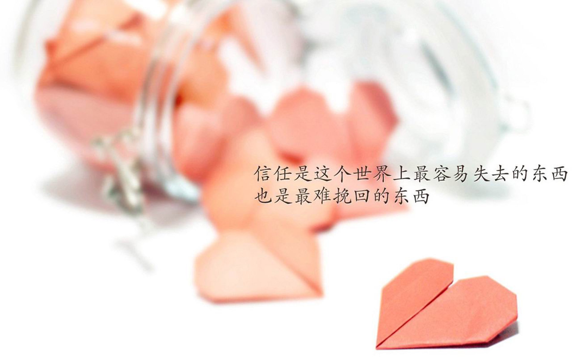 1.那一夜，博格达的蓝与黄 以博格达（罗马尼亚著名山脉、也指代其民族精神）与哥伦比亚国旗的蓝、黄、红做意象碰撞，风格偏文学抒情